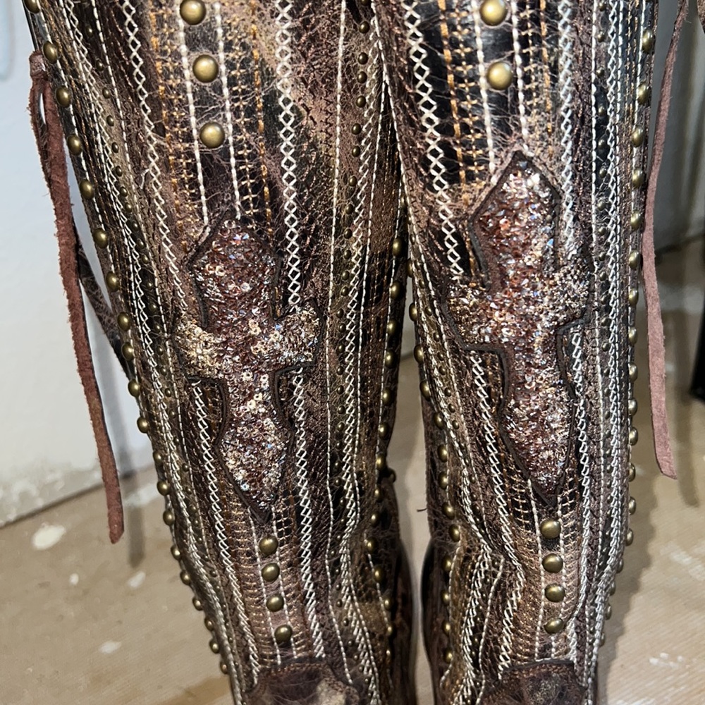 Vintage sparkly corral. Worn twice. 6 1/2 but can fit a 7. They run big.